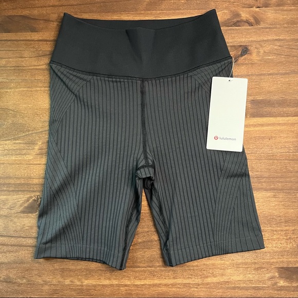 NWT Lululemon Ebb to Street High-Rise Short 8" - Picture 2 of 6